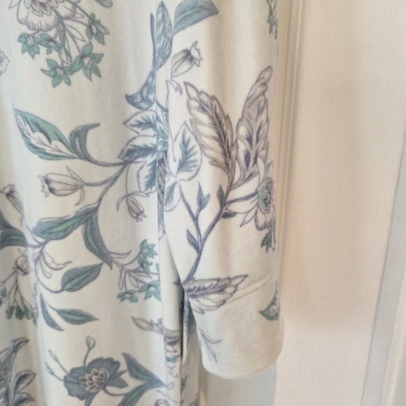 Miss Elaine Womens Nightgown Housecoat With Pockets - Blue and White Floral - Picture 9 of 10